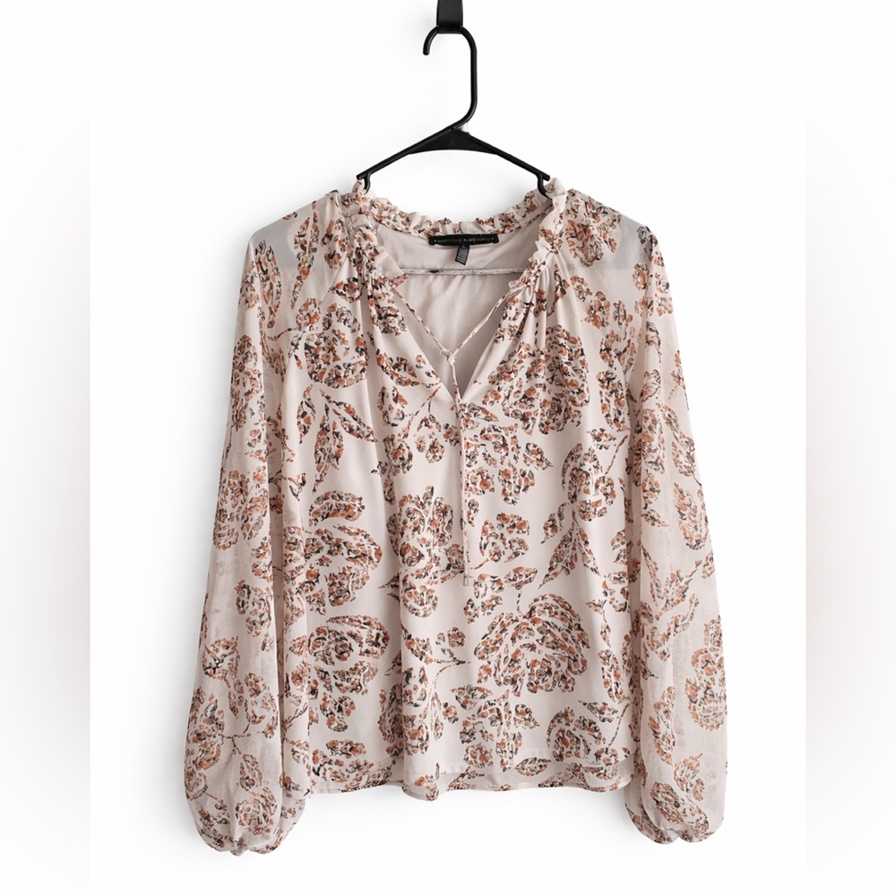 White House Black Market Cream Paisley Print Long Sleeve Blouse